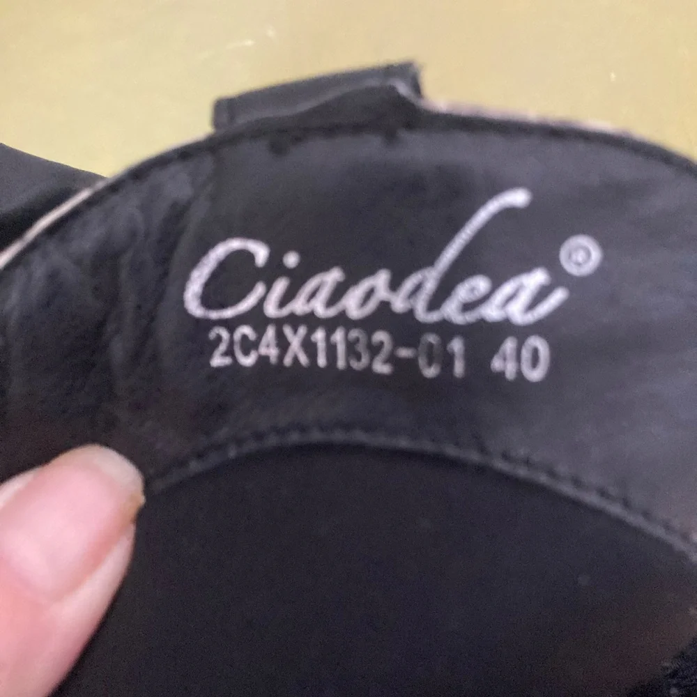 Ciaodea size 40 (9.5) faux high boots